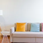 شقة Bright Townhouse - Views - 5 Min Walk To The *