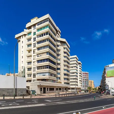 شقة Bright Townhouse - Views - 5 Min Walk To The