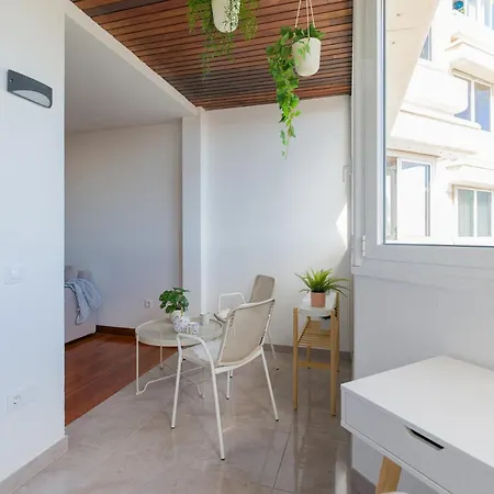 Bright Townhouse - Views - 5 Min Walk To The 펜션 *