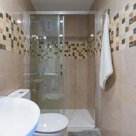 펜션 Bright Townhouse - Views - 5 Min Walk To The *