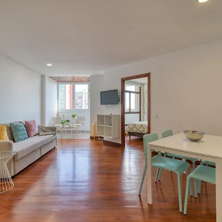 Bright Townhouse - Views - 5 Min Walk To The 펜션 *